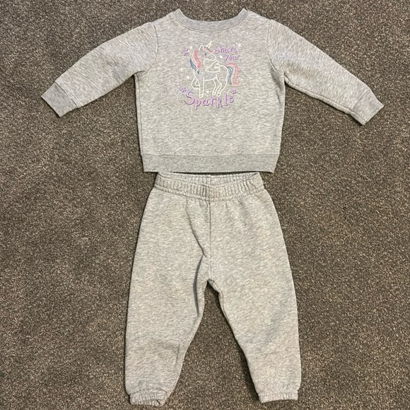 Gray sweatsuit - Picture 1 of 4